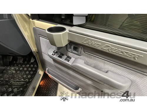 caption 2023 Toyota LandCruiser GXL (4x4) Diesel Dual Cab Ute (MY24)