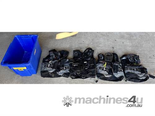 caption QUANTITY OF SIZE MEDIUM BCDS