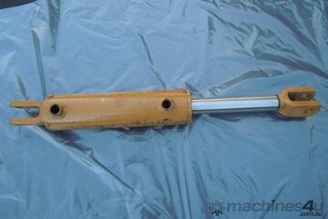 LLOYDS DEALS - Double Acting Hydraulic Ram 90mm OD x 200 Stroke