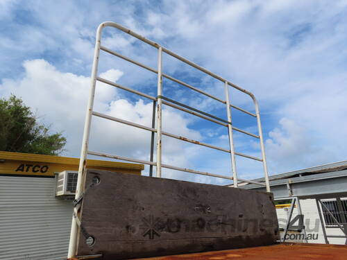 caption 1993 Freighter ST3 Tri Axle Flat Top B Trailer