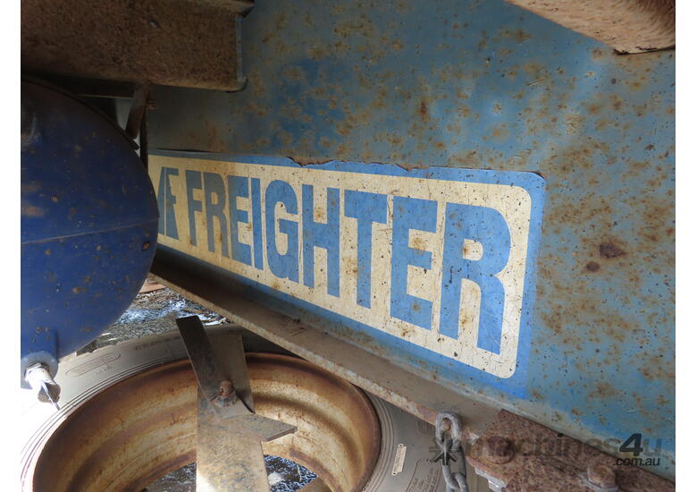 caption 1993 Freighter ST3 Tri Axle Flat Top B Trailer