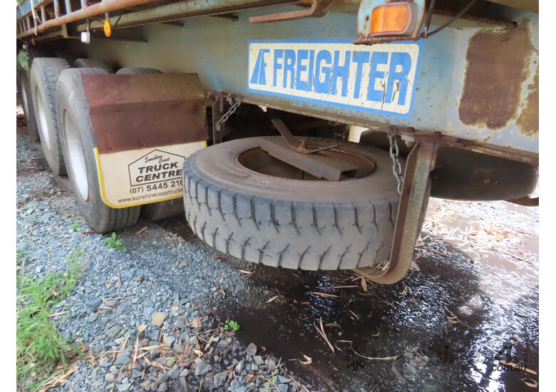caption 1993 Freighter ST3 Tri Axle Flat Top B Trailer