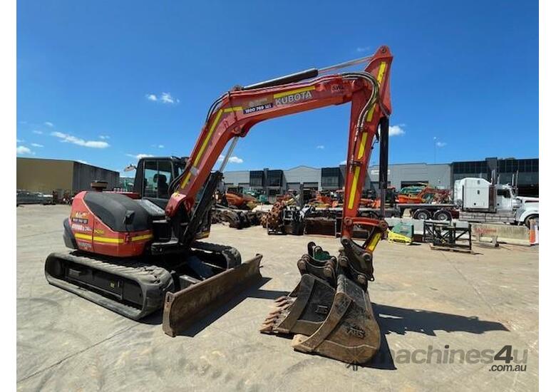 caption 2015 Kubota Kx080-3Sgla