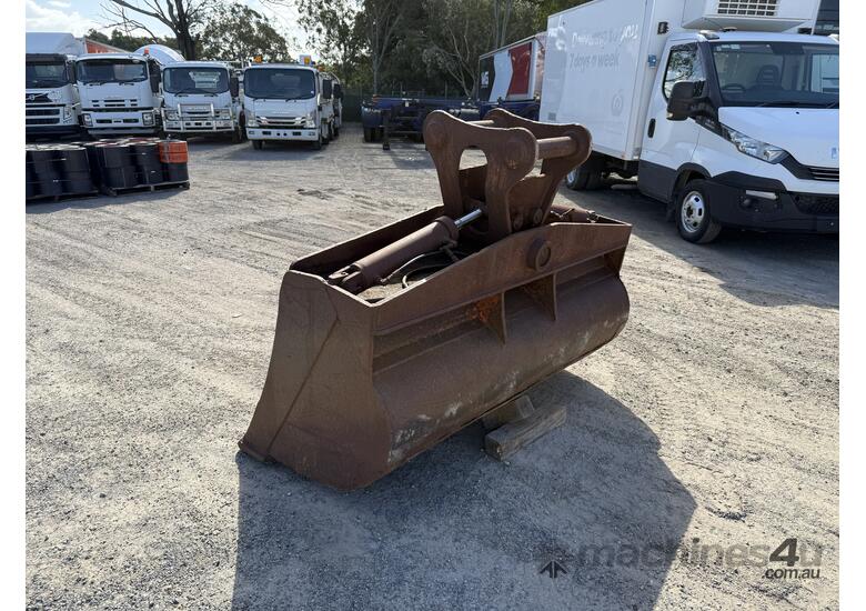caption GP Tilt Bucket
