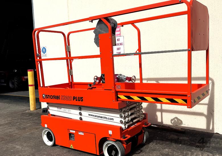 2025 New Snorkel 19ft Lithium Electric Scissor Lift Trailer image 3