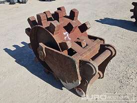 Compaction Wheel to suit 20T Excavator, 465mm Centers, 330mm Ears, 80mm Pins  - picture0' - Click to enlarge