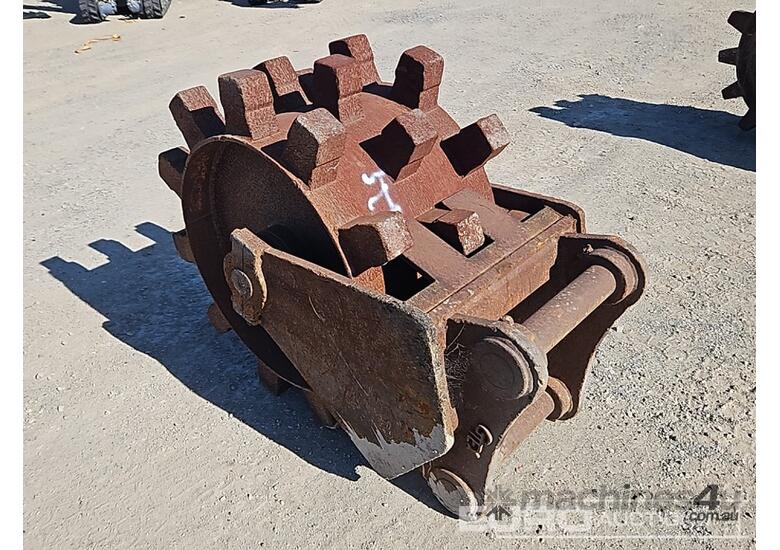 caption Compaction Wheel to suit 20T Excavator, 465mm Centers, 330mm Ears, 80mm Pins