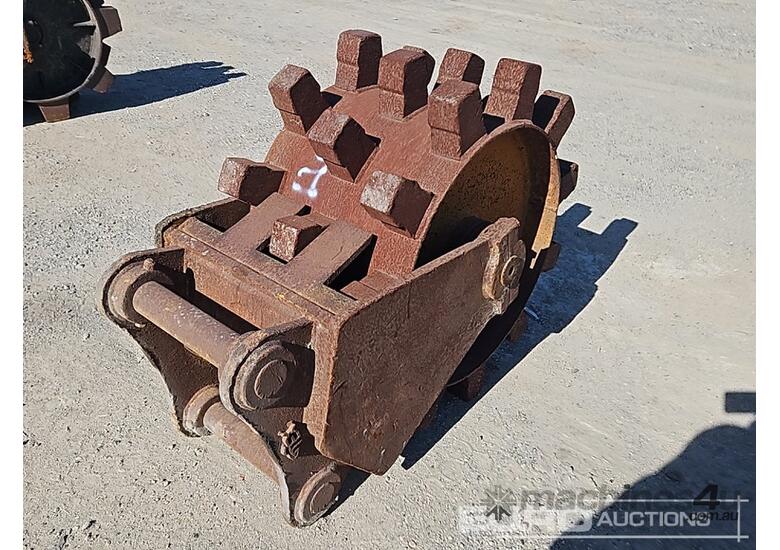 caption Compaction Wheel to suit 20T Excavator, 465mm Centers, 330mm Ears, 80mm Pins