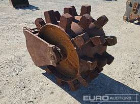 Compaction Wheel to suit 20T Excavator, 465mm Centers, 330mm Ears, 80mm Pins  - picture2' - Click to enlarge