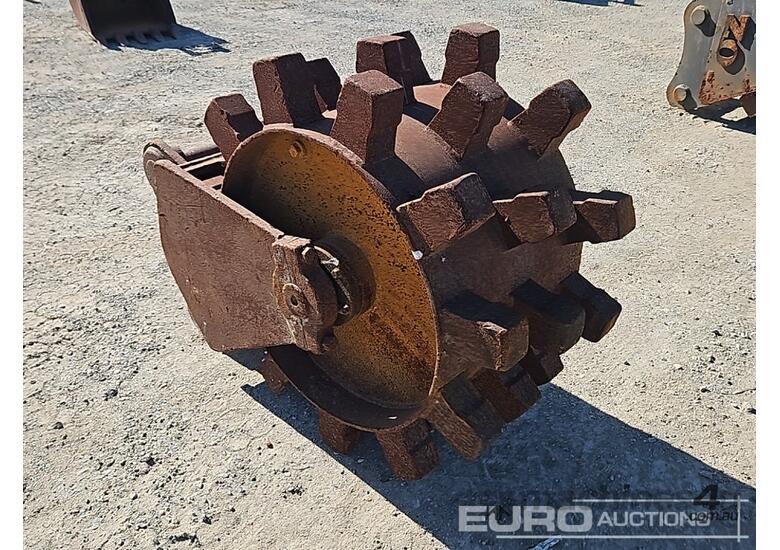 caption Compaction Wheel to suit 20T Excavator, 465mm Centers, 330mm Ears, 80mm Pins
