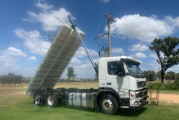 2008 Volvo 380 Euro 4, 6x4wd, 20ft Tipper Tray Truck + Grain Bin