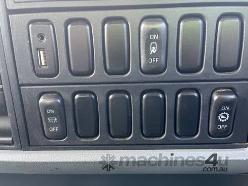 caption 2015 Mitsubishi Fuso Fighter FK600 EWP