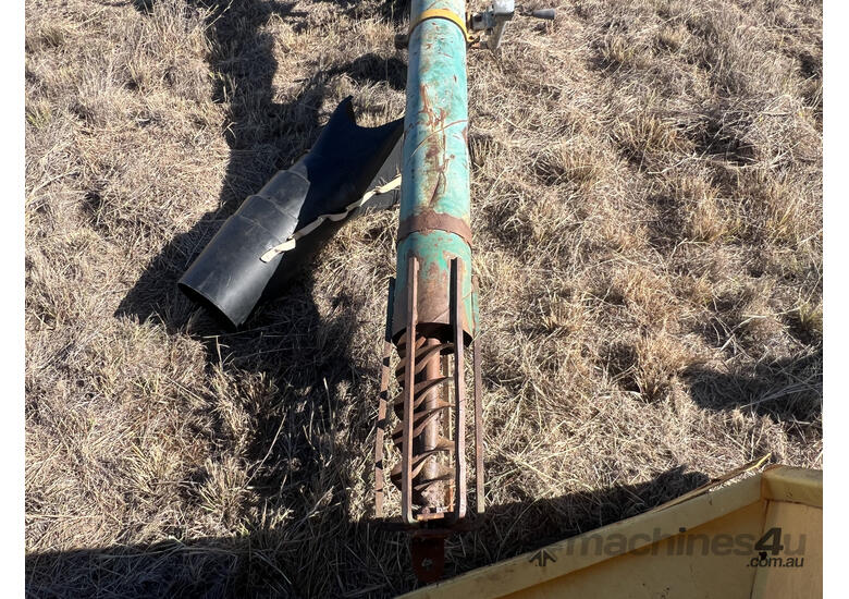 caption 50ft x 9 Auger with Honda Motor