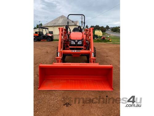 caption Kubota MX5200HD Tractor