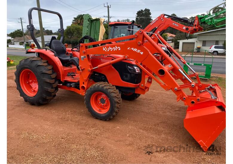 caption Kubota MX5200HD Tractor