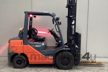   Toyota Forklift 3T with Tyne Positioners (Unit#:AU425)