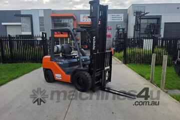   Toyota Forklift 3T with Tyne Positioners (Unit#:AU425)