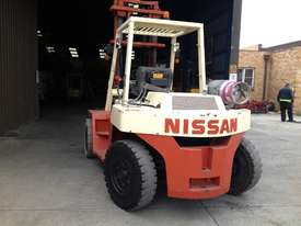 NISSAN 5 TONNE  - picture2' - Click to enlarge