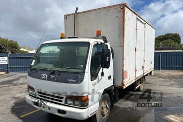 1998 Isuzu NPR 400 Pantech (Day Cab) 1998 Isuzu NPR 400 Pantech (Day Cab)