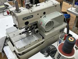 Topsew 981-01 Sewing Machine - picture0' - Click to enlarge