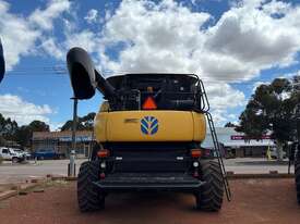 2009 NEW HOLLAND CR9070 COMBINE HARVESTER - picture2' - Click to enlarge
