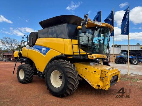 2009 NEW HOLLAND CR9070 COMBINE HARVESTER