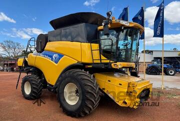 2009 NEW HOLLAND CR9070 COMBINE HARVESTER