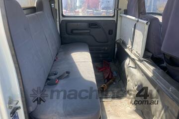 Isuzu 2012   NLR Crew Cab Tray