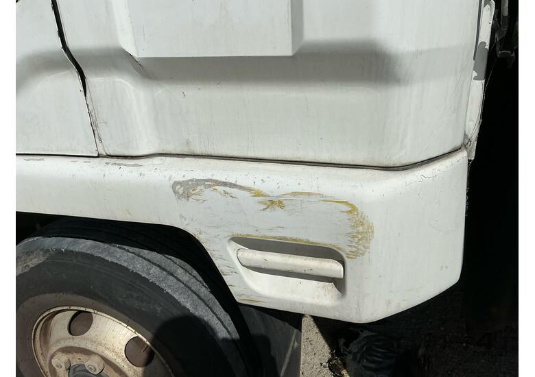 2002 Mitsubishi Fuso Fighter Curtainsider