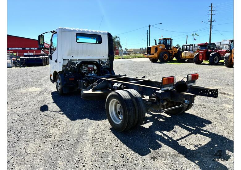 2018 Hino 300 SERIES 616 MEDIUM AUTO  Cab Chassis