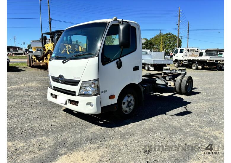 2018 Hino 300 SERIES 616 MEDIUM AUTO  Cab Chassis