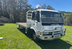 Ud 2007 Nissan MK240 