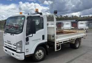 Isuzu 2011   Npr