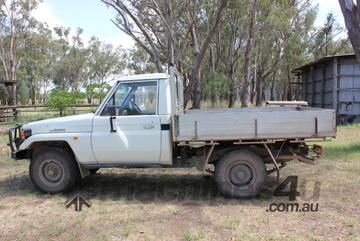 Toyota Land Cruiser Ute HZJ75