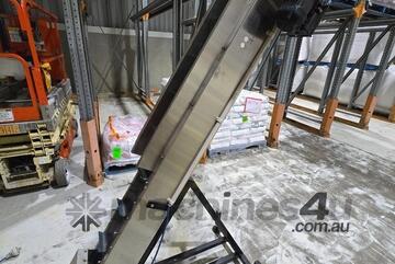 Elevator Conveyor with Slats