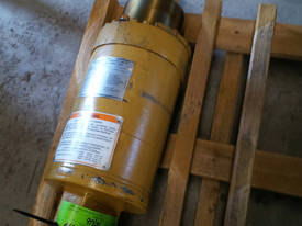 Caterpillar 769C Rear Suspension Cylinder - picture0' - Click to enlarge