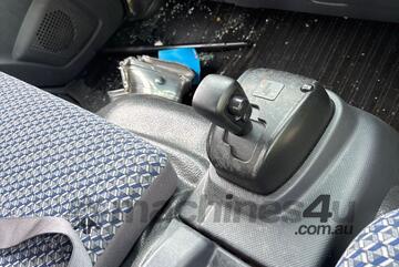 Isuzu 2022   NPR 45-155 Pantech