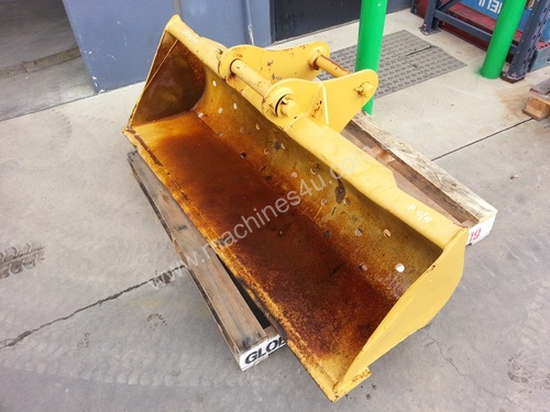 1600mm Batter Bucket with Drainage Holes