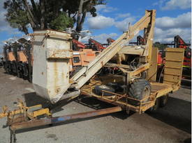 squirel 6.5 orchade picker , and trailer , ex mine - picture0' - Click to enlarge