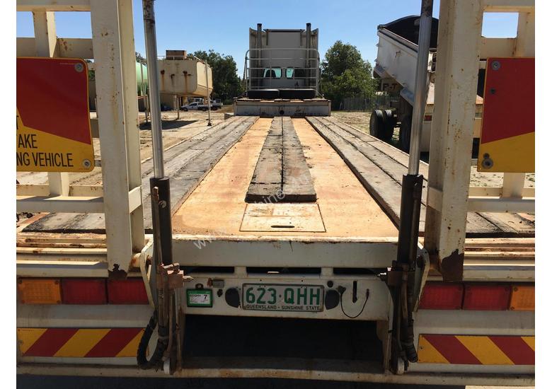 caption Sterling AT9500 and Taylor Semi Tri-axle