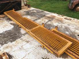FLAT BED STEEL TRAY - picture2' - Click to enlarge