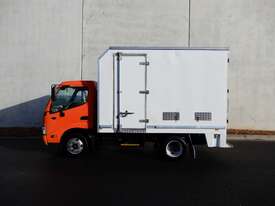 Hino Dutro Pantech Truck - picture0' - Click to enlarge