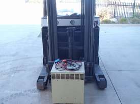 Nissan Reach Truck - Great price! - picture2' - Click to enlarge