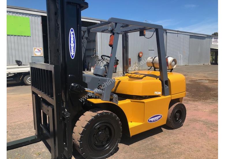 caption TCM FG40 forklift