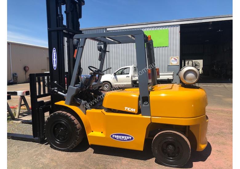 caption TCM FG40 forklift