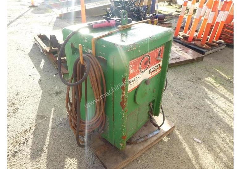 caption Lincoln Electric Idealarc TM - 300/300