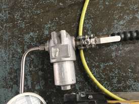 Enerpac Hydraulic Hand Pump Porta Power Two Speed P392 10000 PSI - picture2' - Click to enlarge