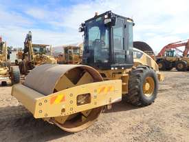 Caterpillar CS56 Smooth Drum Roller - picture0' - Click to enlarge