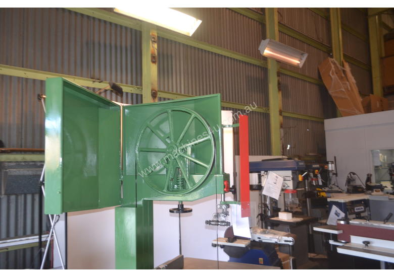 caption Heavy Duty Bandsaw Timber