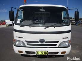 2010 Hino 300 616 - picture1' - Click to enlarge